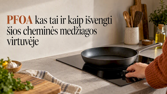 Ant viryklės padėta tuščia keptuvė