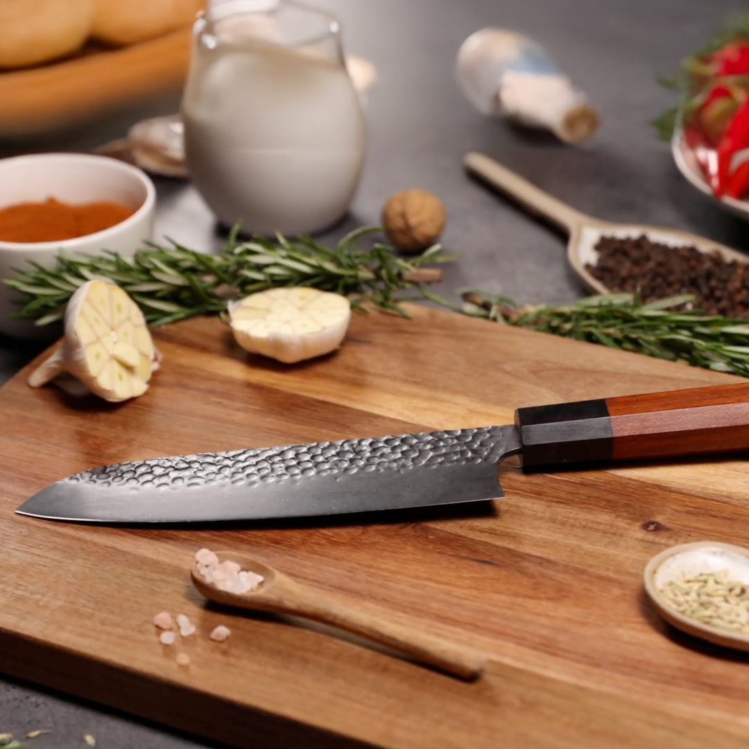 Sepistatud Santoku nuga “Harumi”