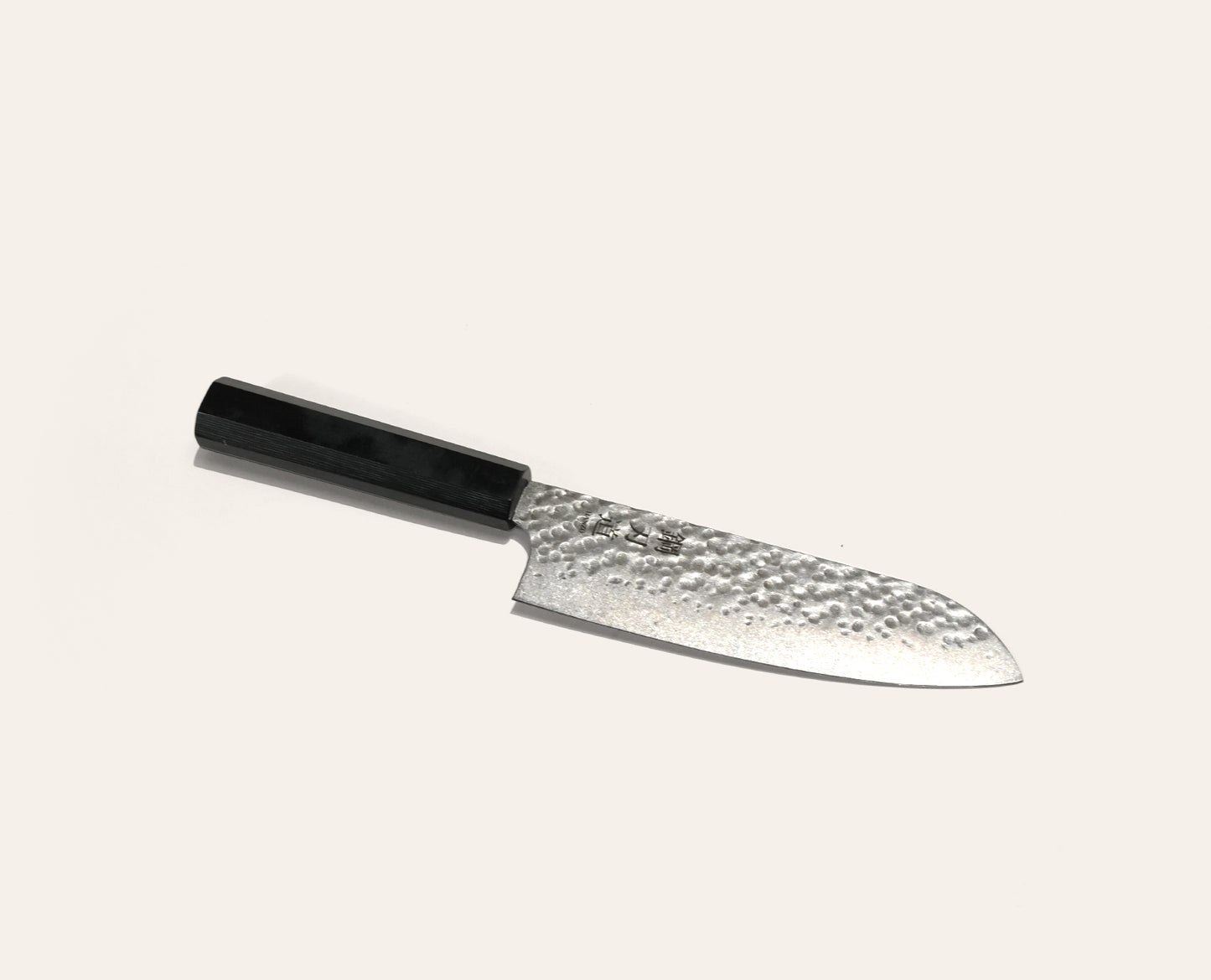 Sepistatud Santoku nuga "Harumi"