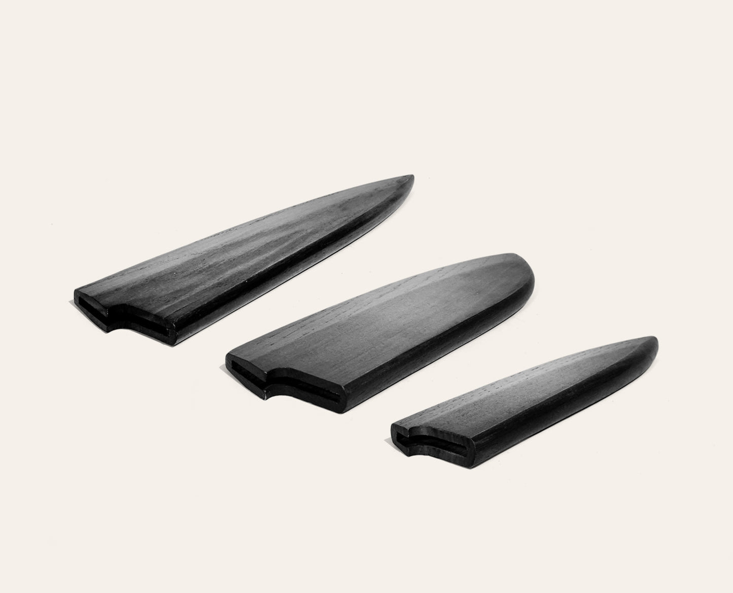 3 puidust korpust sepistatud nugade jaoks